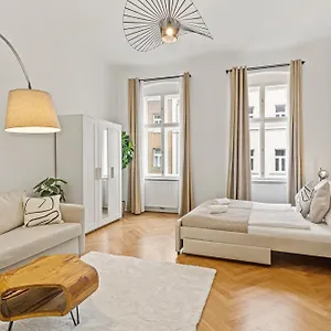 Cozy - 4 Min U6 Josefstaedterstrasse Viena