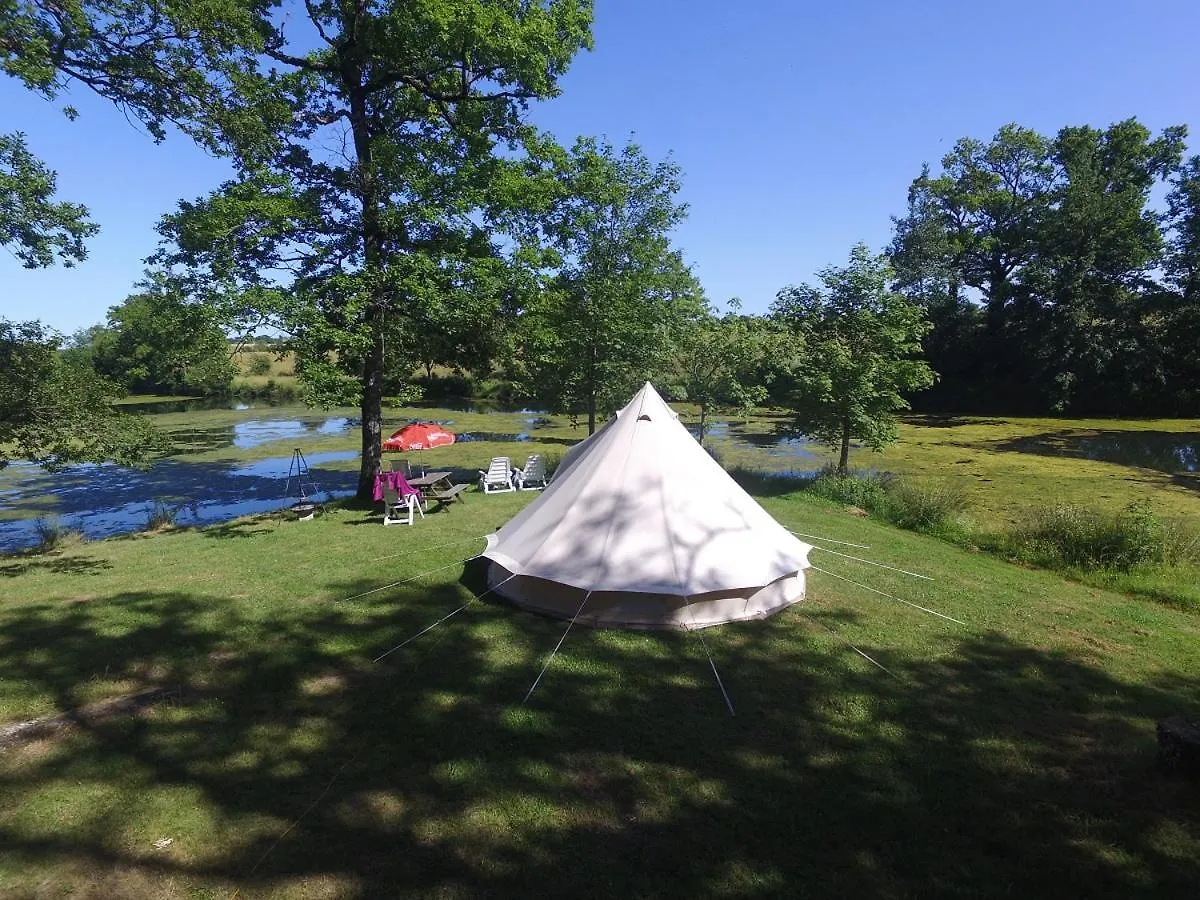 Camping Etang Du Camp Senergues 3*,