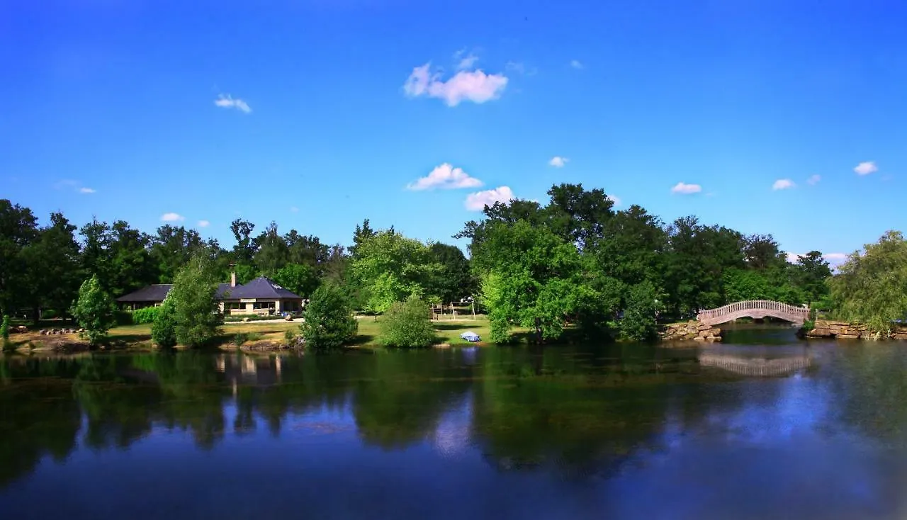 Camping Etang Du Camp Senergues 营地